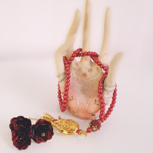 99er Perlen Tesbih mit Rosen und Tulpen Design Bordeauxrot
