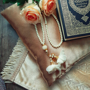99er Perlen Tesbih mit Rosenblüten Weiß