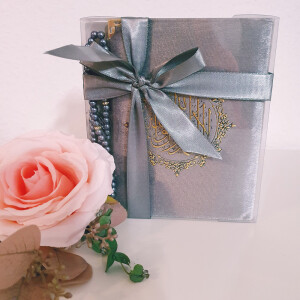 Geschenkbox mit Perlentesbih und Yasin Surenbuch Grau